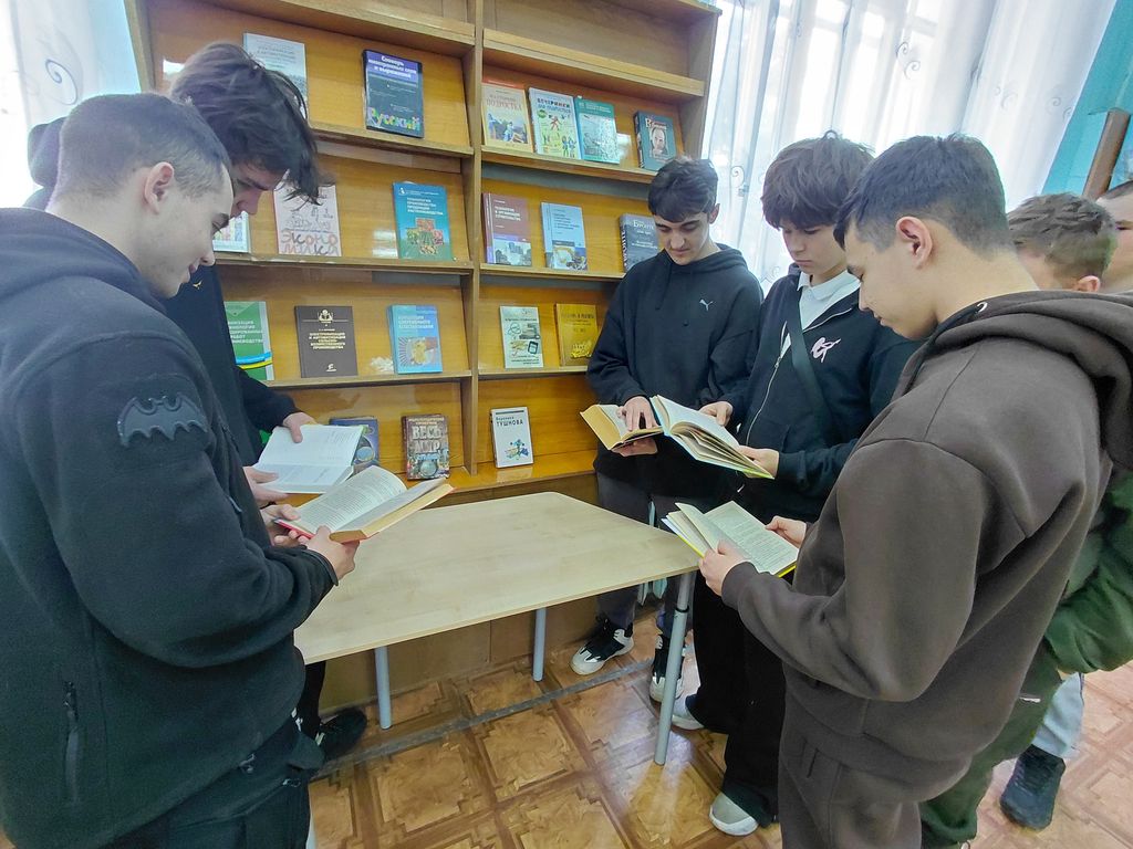 Книжная выставка «Предпочтения молодежи» Фото 2 Книжная выставка «Предпочтения молодежи» Фото 2