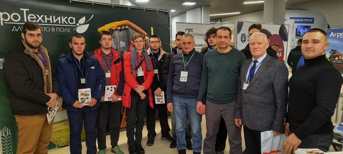 Студенты кафедры "Техническое обеспечение АПК" посетили  9-й Агропромышленный форум «Саратов-Агро.2026». Фото 2