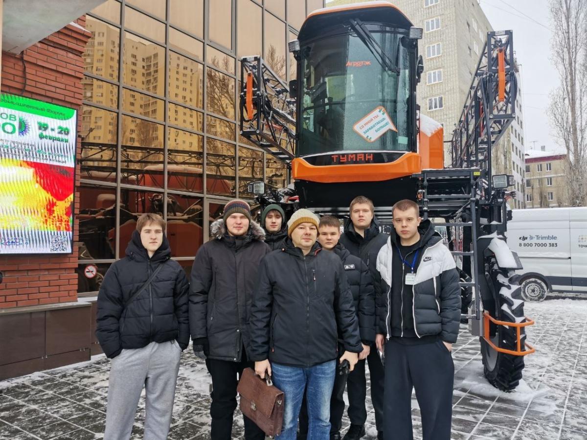 Студенты кафедры "Техническое обеспечение АПК" посетили  9-й Агропромышленный форум «Саратов-Агро.2026». Фото 5