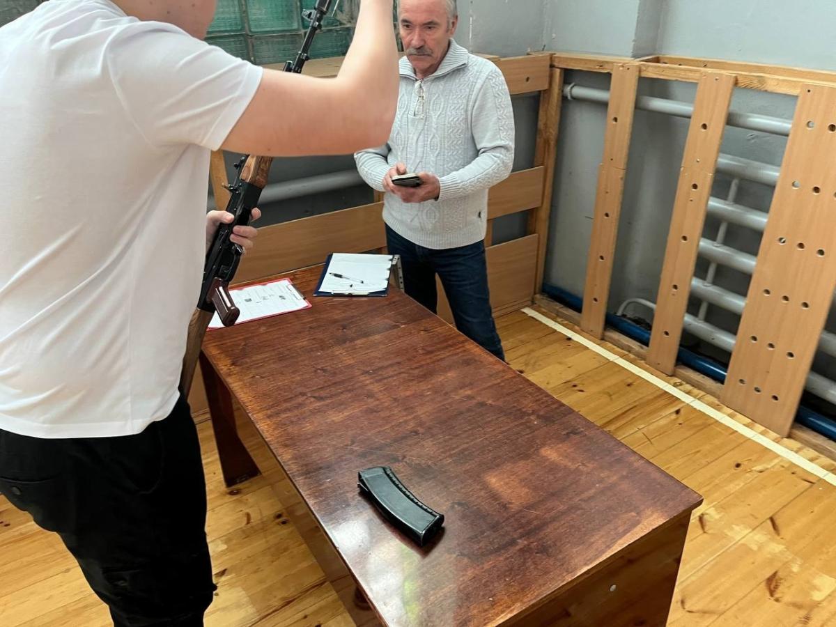 Соревнования по стрельбе из пневматического ружья среди 1х курсов. Фото 2 Соревнования по стрельбе из пневматического ружья среди 1х курсов. Фото 2