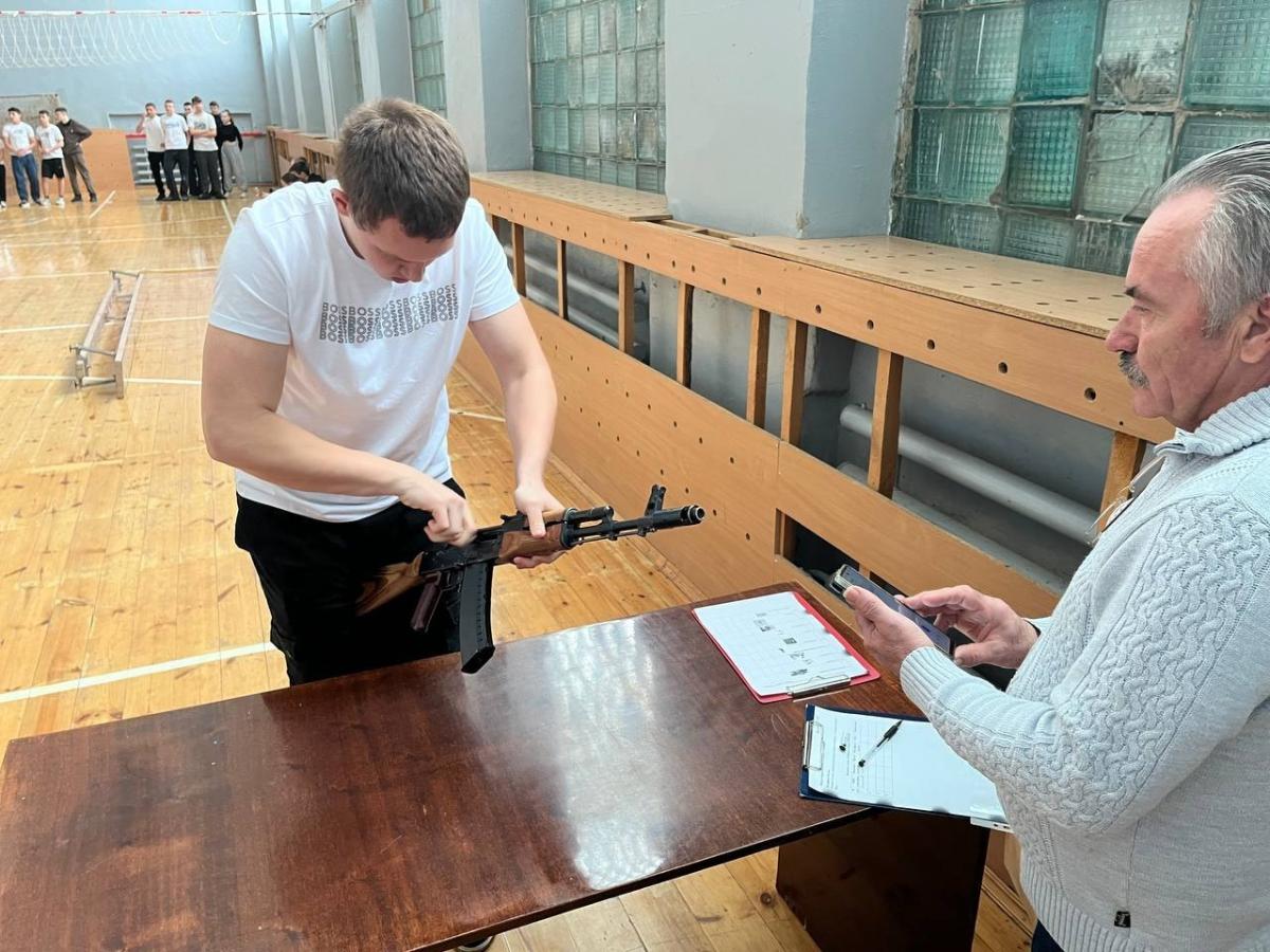 Соревнования по стрельбе из пневматического ружья среди 1х курсов. Фото 4 Соревнования по стрельбе из пневматического ружья среди 1х курсов. Фото 4