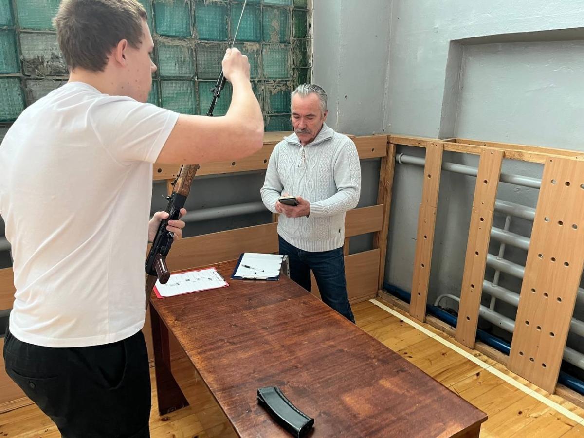 Соревнования по стрельбе из пневматического ружья среди 1х курсов.