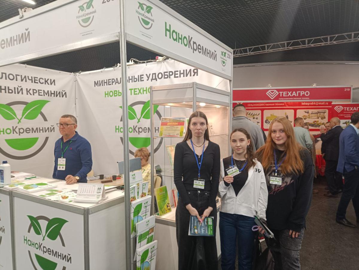 Сотрудники кафедры «Микробиология и биотехнология» представили свою разработку на 9-и Агропромышленном Форуме «Саратов-Агро.2026» Фото 1