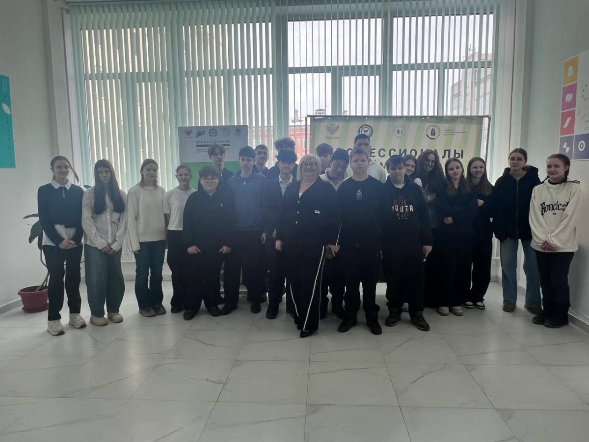 Школьники в гостях Чемпионата Фото 1