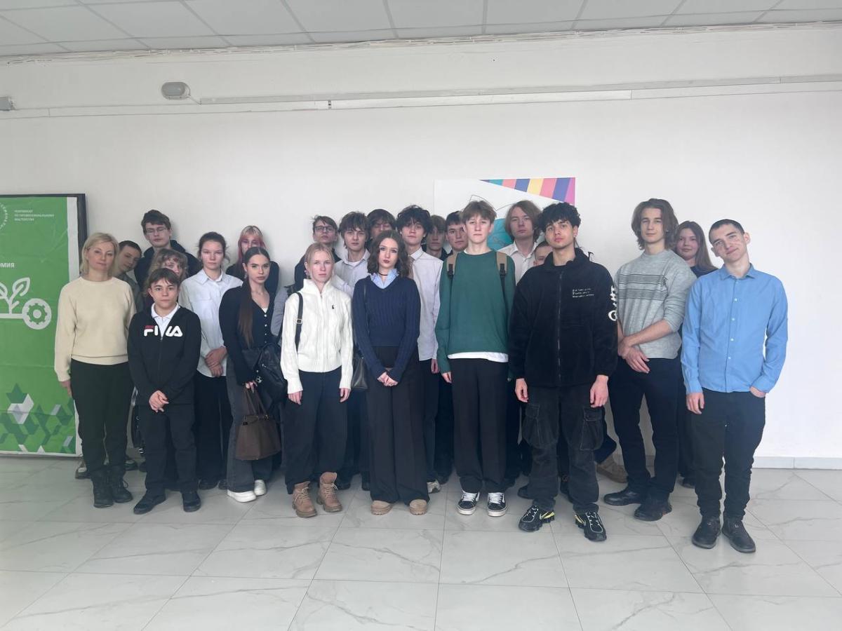 Школьники в гостях Чемпионата Фото 3