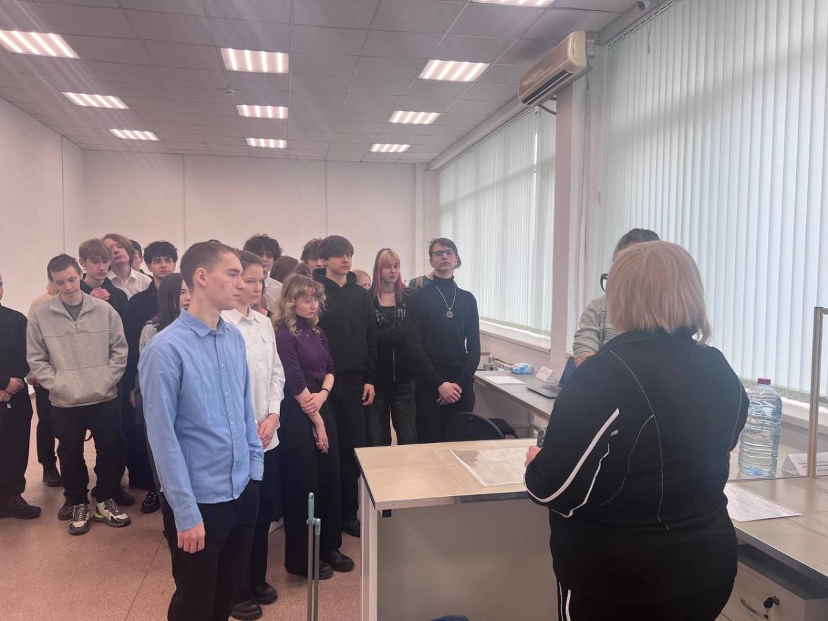 Школьники в гостях Чемпионата Фото 5