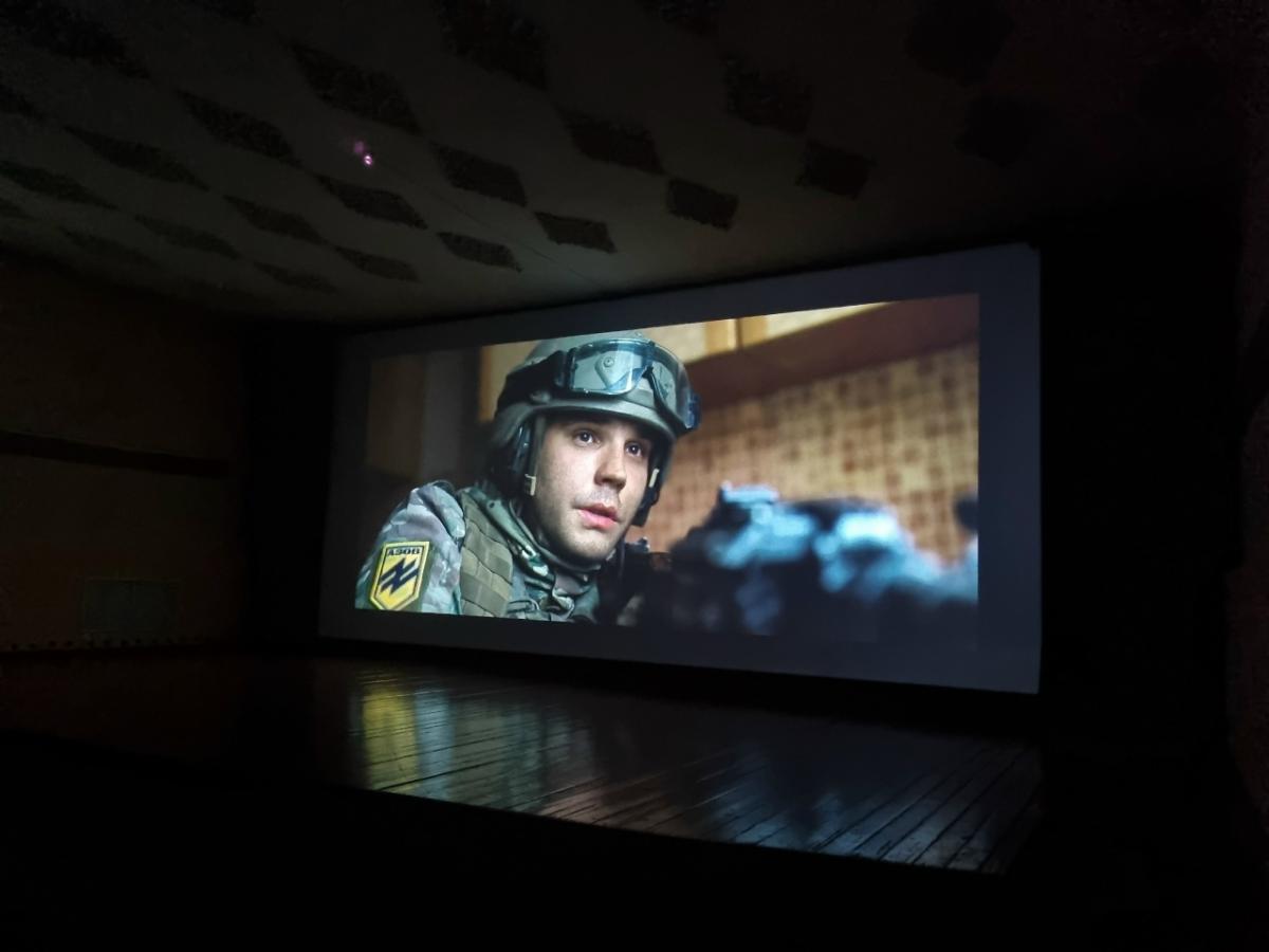 Кинотеатр им.Карла Карла посетили студенты Краснокутского зооветеринарного техникума. Фото 1