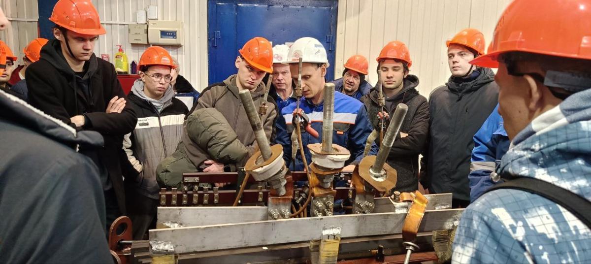 Новые кадры на подходе: студенты-энергетики посетили производственный объект компании АО «Облкоммунэнерго» Фото 8