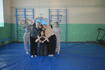 А ну-ка девушки, а ну-ка парни