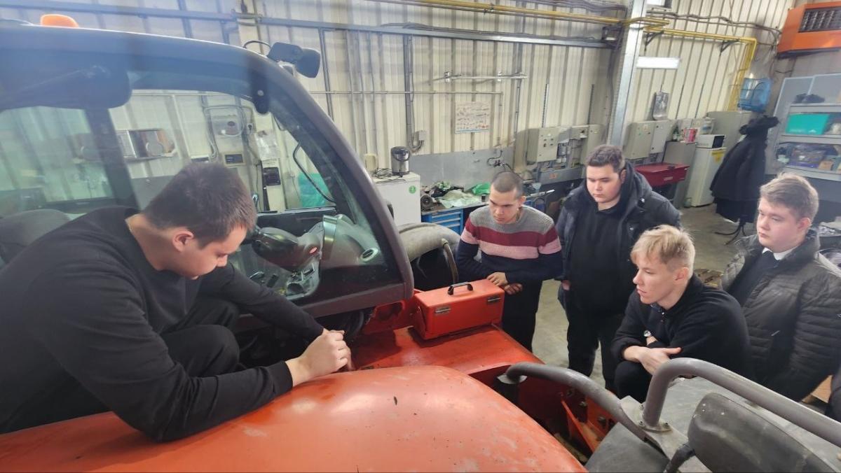 Практическое занятие по индивидуальным образовательным траекториям на кафедре "Техническое обеспечение АПК" Фото 7