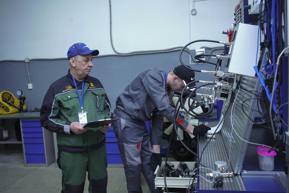 Подведены итоги IV чемпионата «Профессионалы» по компетенции «Эксплуатация сельхозмашин» Фото 5