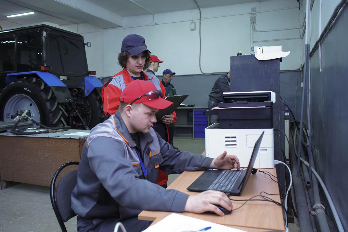 Подведены итоги IV чемпионата «Профессионалы» по компетенции «Эксплуатация сельхозмашин» Фото 6