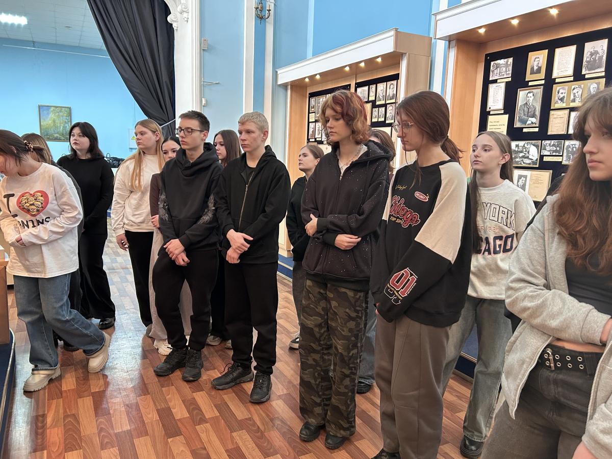 Студенты колледжа познакомились с историей университета Фото 1 Студенты колледжа познакомились с историей университета Фото 1