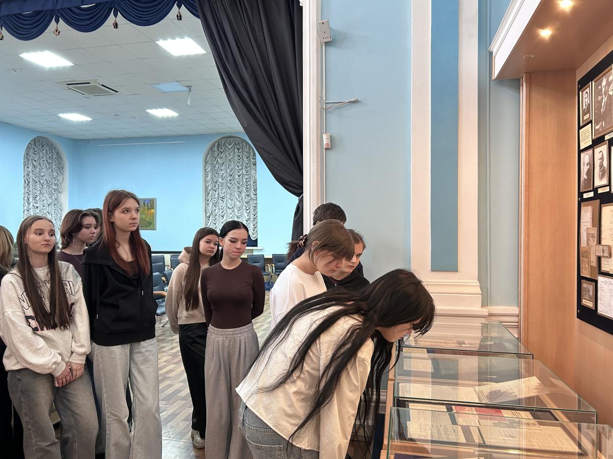 Студенты колледжа познакомились с историей университета Фото 2 Студенты колледжа познакомились с историей университета Фото 2