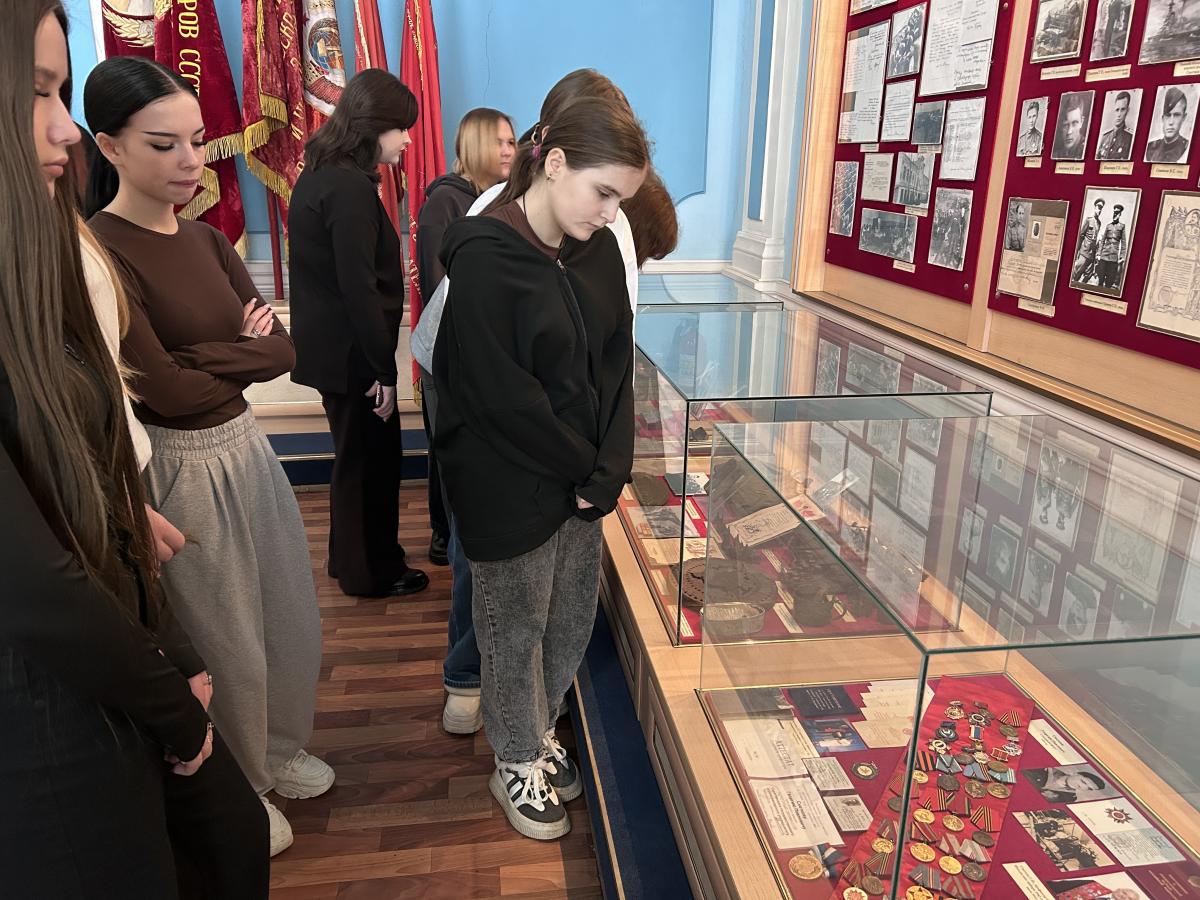 Студенты колледжа познакомились с историей университета Фото 3 Студенты колледжа познакомились с историей университета Фото 3