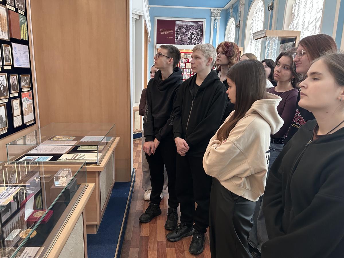 Студенты колледжа познакомились с историей университета Фото 4 Студенты колледжа познакомились с историей университета Фото 4