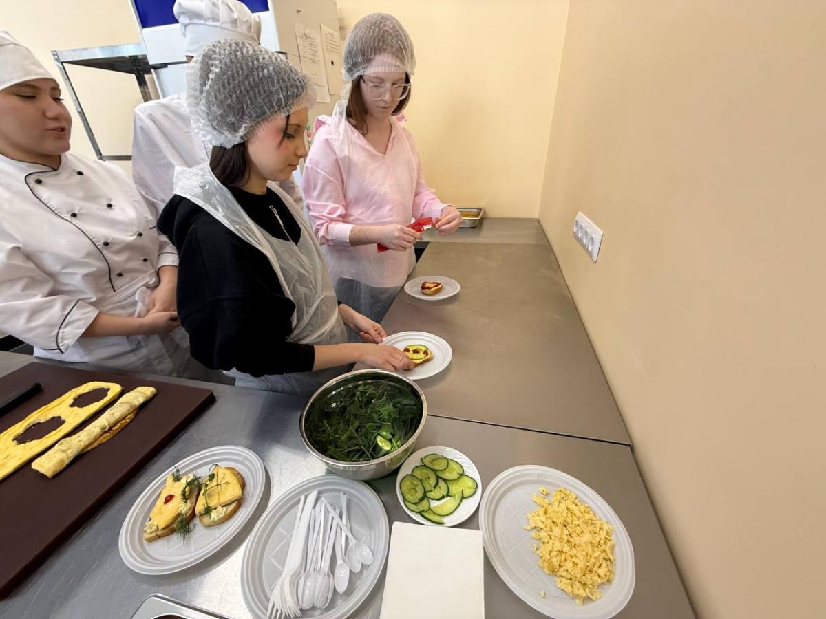 «Завтрак школьника - заряд энергией и путь к успеху»: вкусный мастер класс в ФТК Фото 3