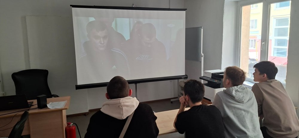 Просмотр фильма «Предательство» Фото 1