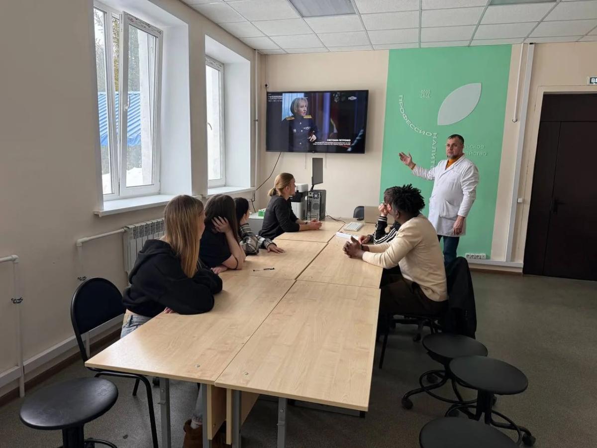 Просмотр фильма «Предательство» Фото 9