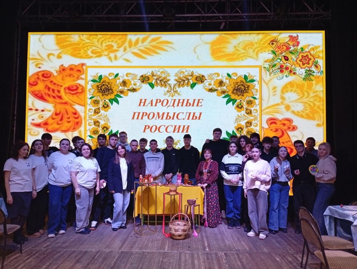 Студенты Марксовского филиала Вавиловского университета познакомились с народными промыслами Фото 1