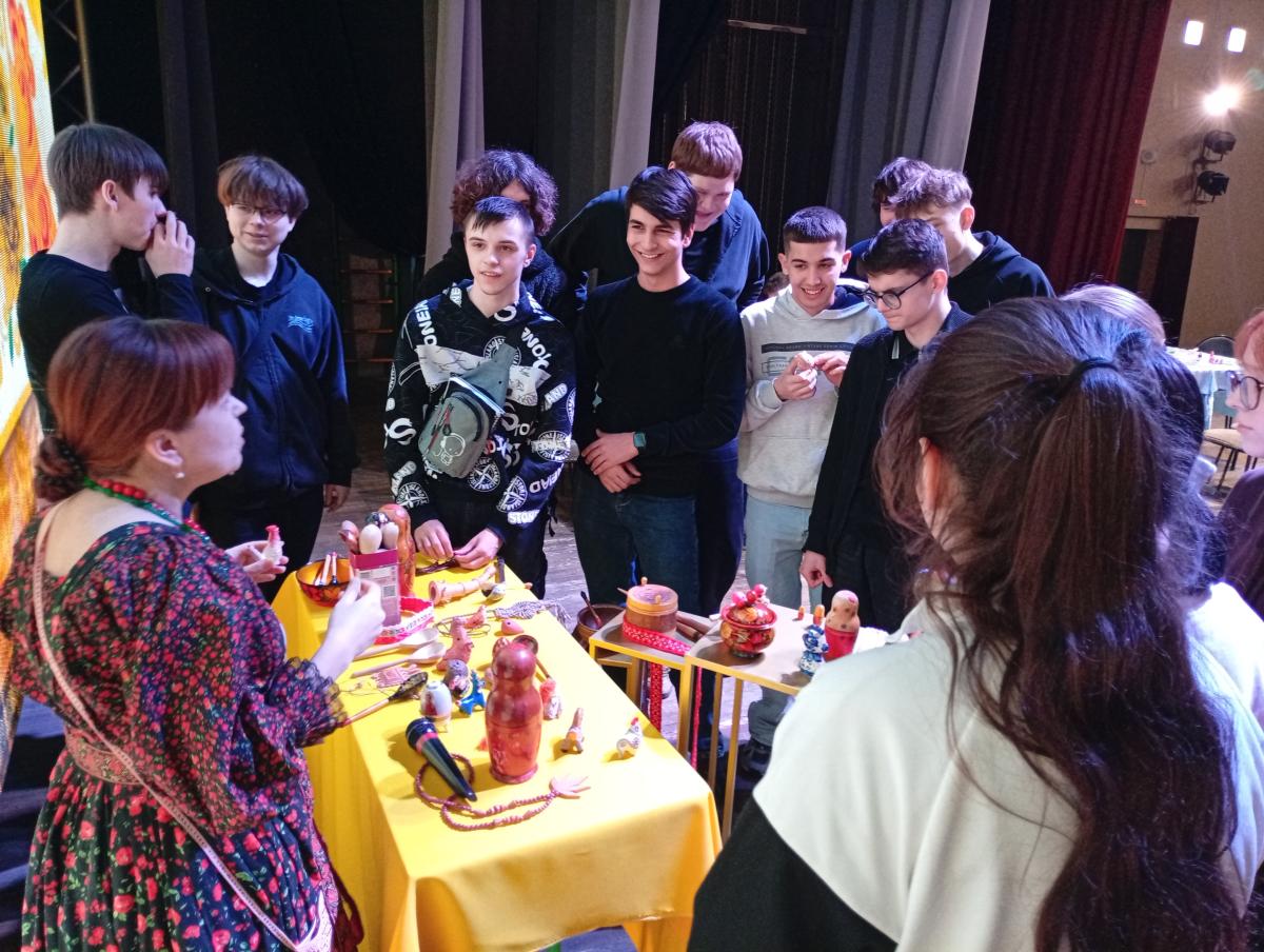 Студенты Марксовского филиала Вавиловского университета познакомились с народными промыслами Фото 2