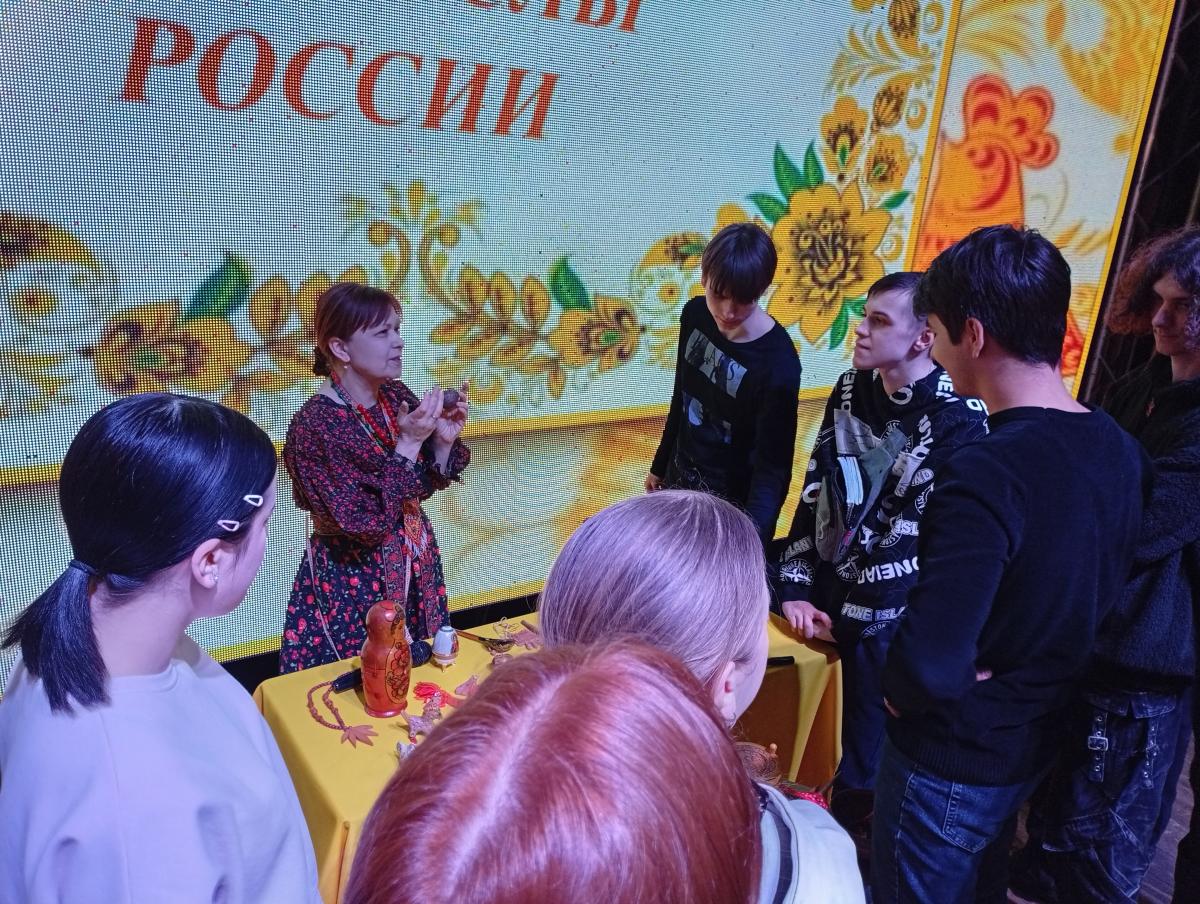 Студенты Марксовского филиала Вавиловского университета познакомились с народными промыслами Фото 3