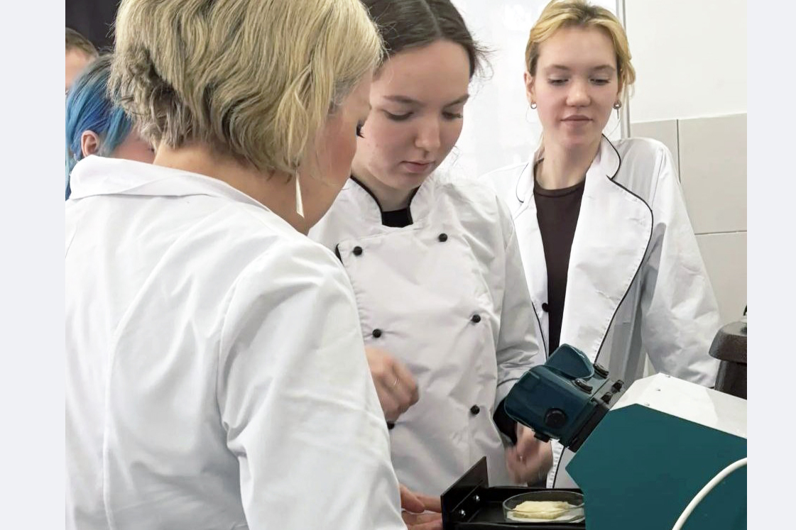 Практикум по микробиологии: Будущие технологи хлебопечения провели экспертизу муки