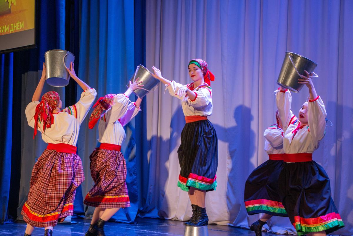 В Вавиловском университете прошел праздничный концерт к 8 Марта Фото 9