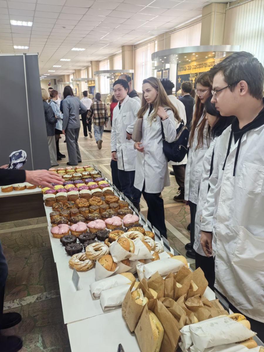 Студенты ФТК посетили VII Международный научно-практический форум «День хлеба и соли» Фото 3