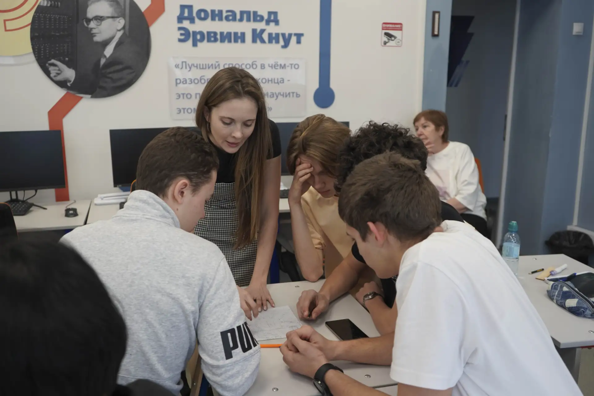 В центре «Галактика 64» стартовала профильная смена Вавиловского университета Фото 1