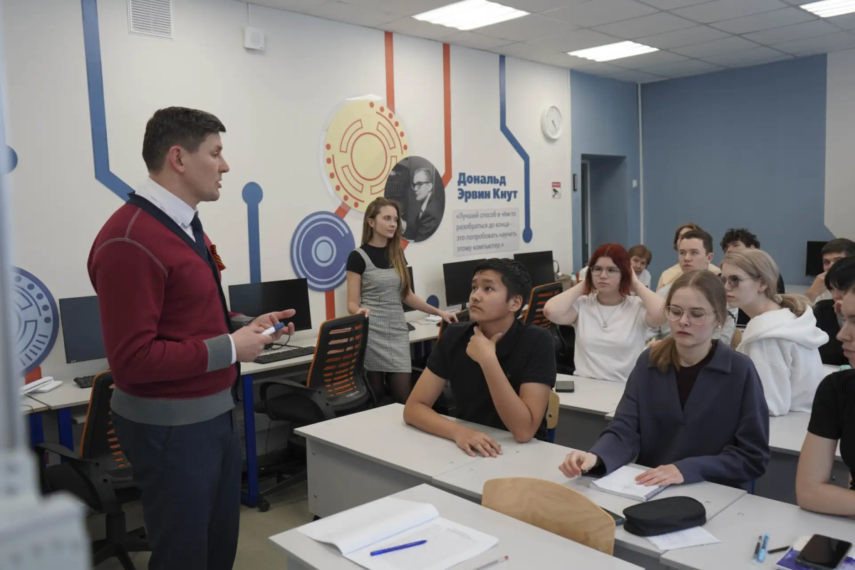 В центре «Галактика 64» стартовала профильная смена Вавиловского университета Фото 2