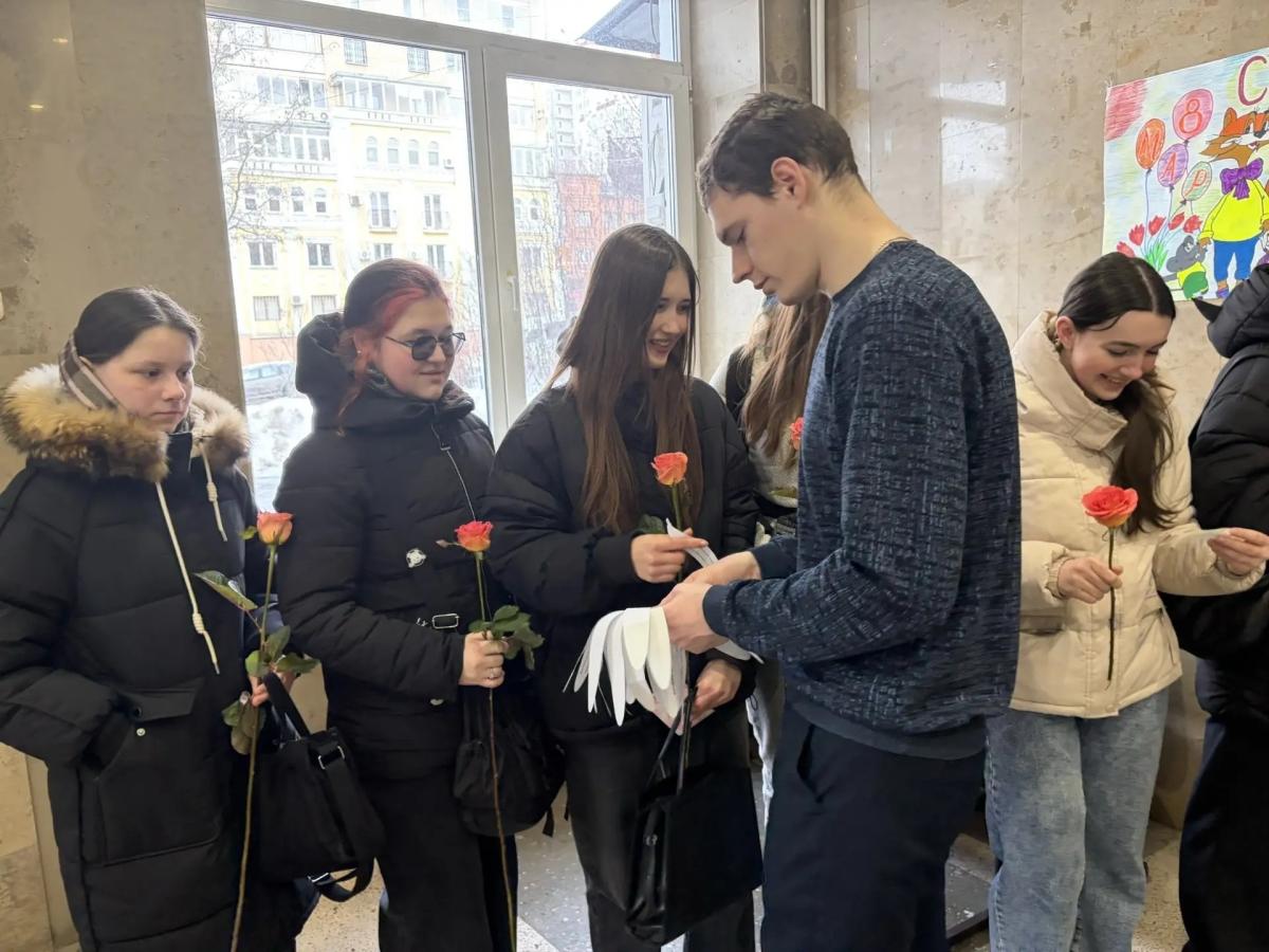 Поздравление с 8 марта от Совета обучающихся колледжа Фото 6