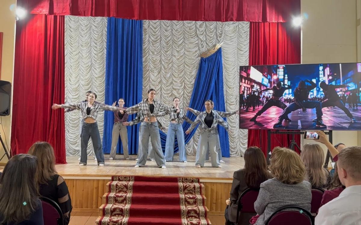 Праздничный концерт, посвящённый Международному женскому дню Фото 3 Праздничный концерт, посвящённый Международному женскому дню Фото 3