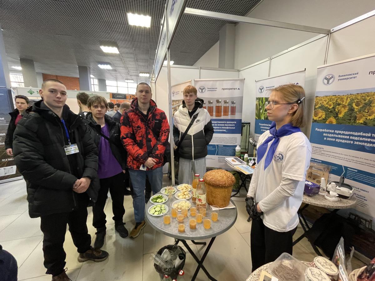 Будущее агропрома глазами студентов: Вавиловский университет на форуме «Саратов – АГРО – 2026» Фото 4