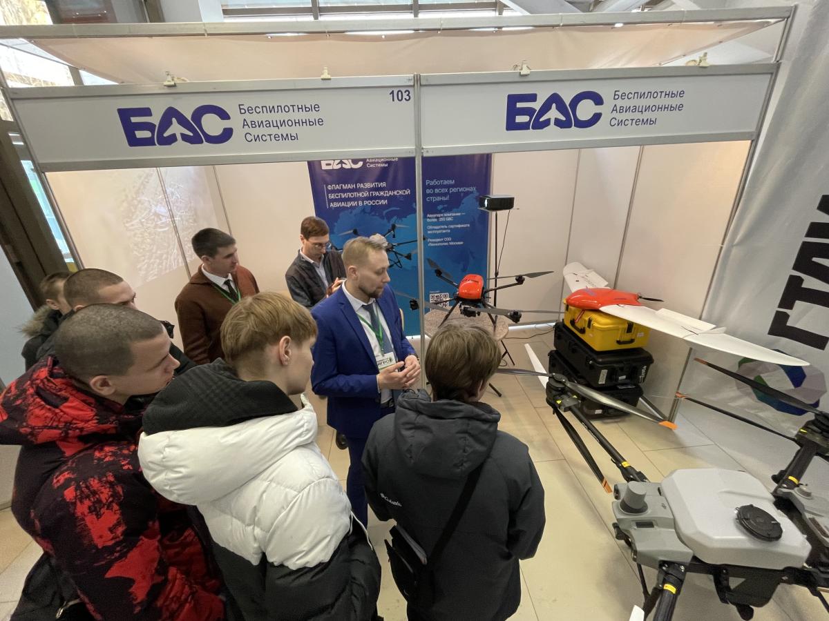 Будущее агропрома глазами студентов: Вавиловский университет на форуме «Саратов – АГРО – 2026» Фото 6