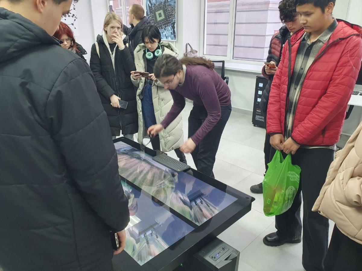 Для школьников из центра «Галактика 64» провели экскурсию Фото 1