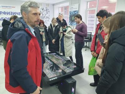 Для школьников из центра «Галактика 64» провели экскурсию