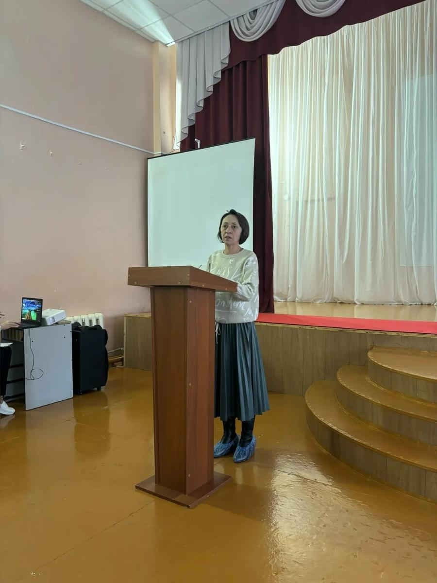 Представитель техникума посетила родительское собрание в городской школе. Фото 1