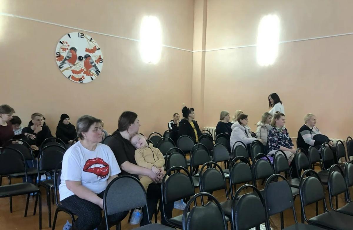 Представитель техникума посетила родительское собрание в городской школе. Фото 3