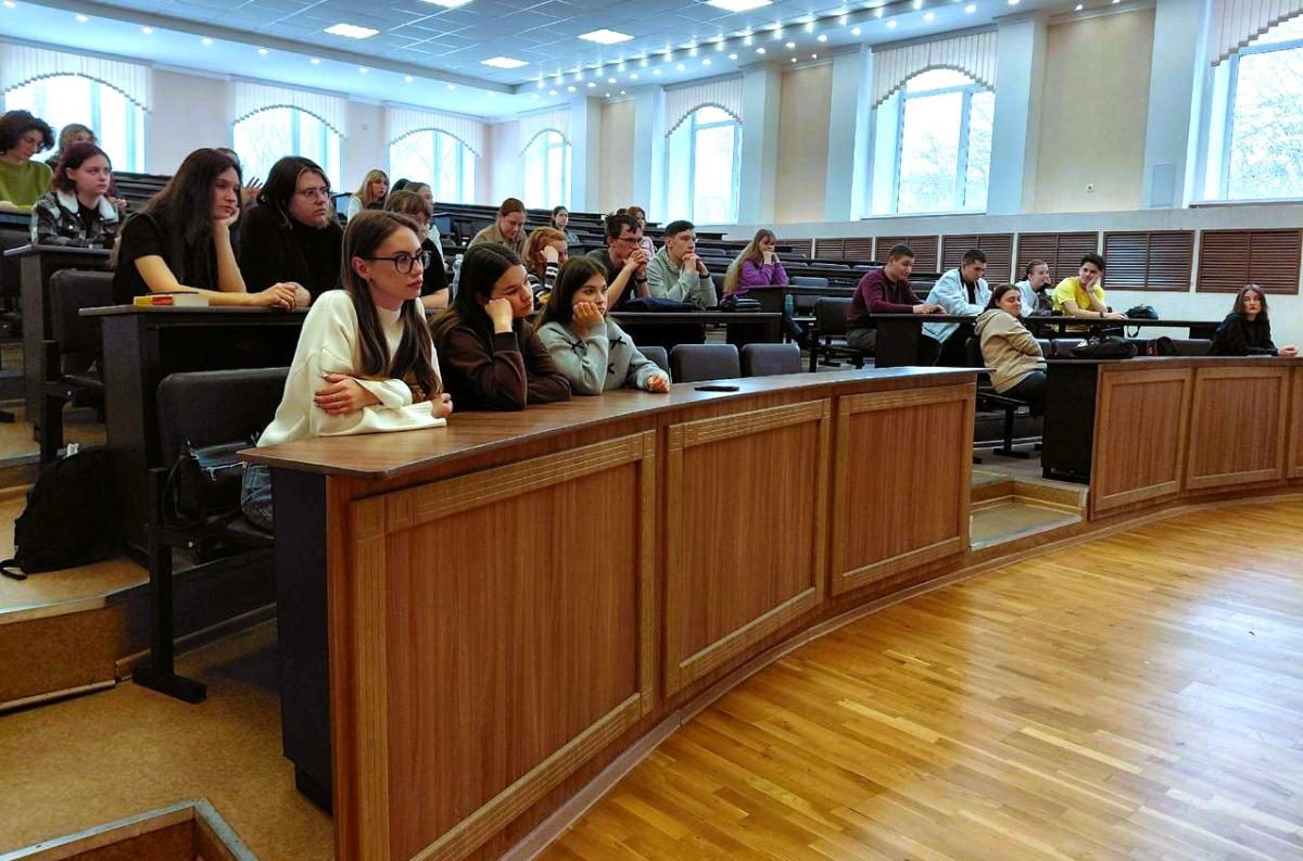 Студентам рассказали о методах вербовки в экстремистские группы