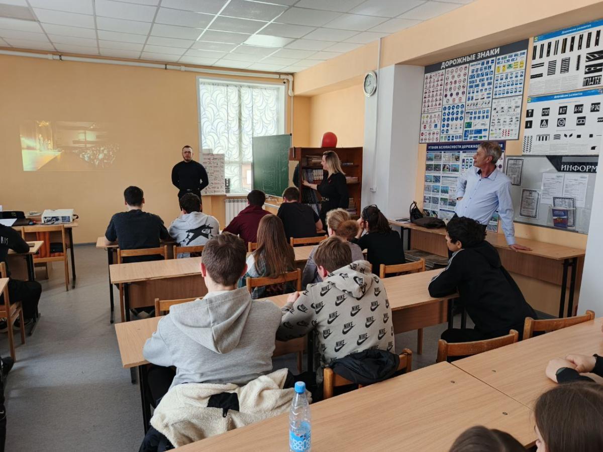 Будущее начинается здесь: представители института инженерии и робототехники встретились с абитуриентами Красного Кута Фото 3