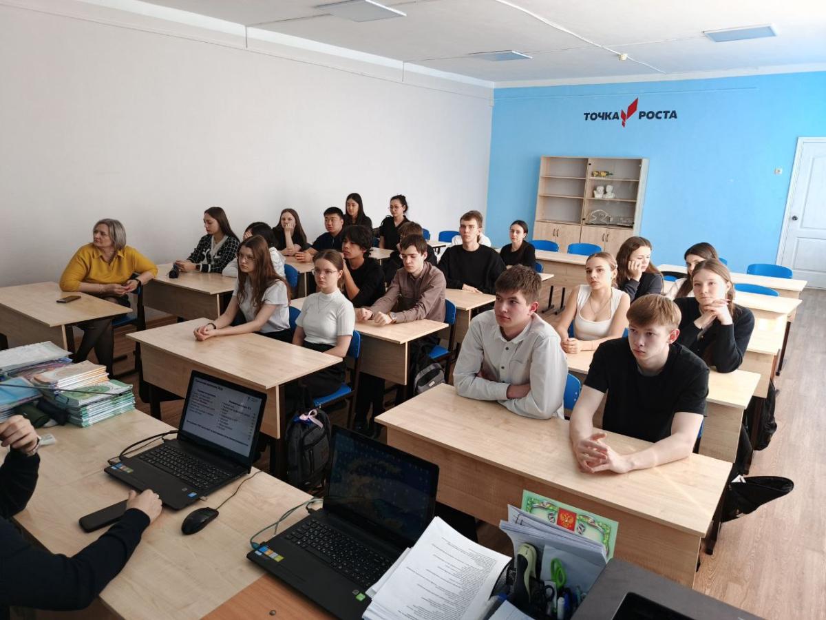 Будущее начинается здесь: представители института инженерии и робототехники встретились с абитуриентами Красного Кута