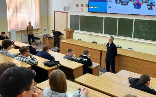 Встреча со студентами профильной группы представителей  компании ПАО «Россети Волга» Фото 2