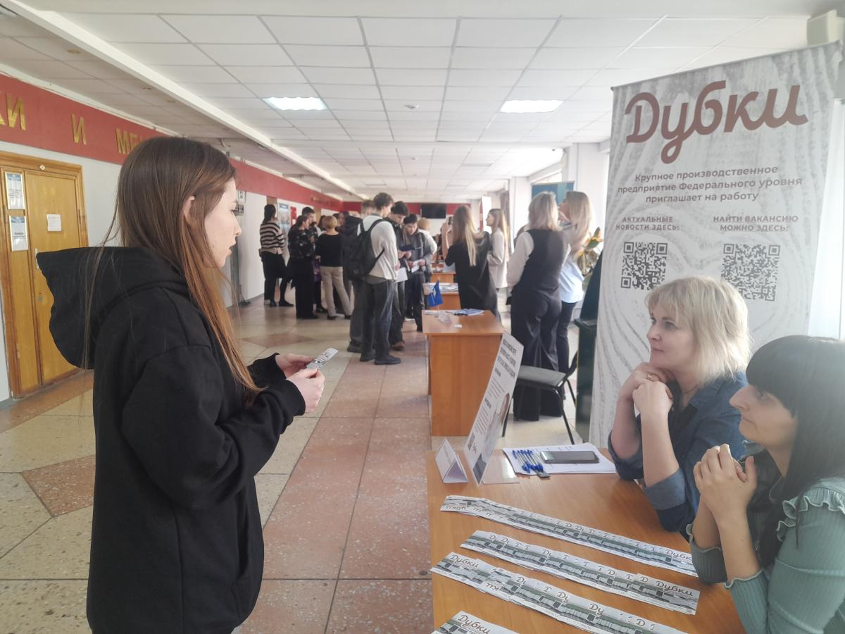 12 марта 2026 года Центр развития карьеры  и институт агробизнеса Вавиловского университета провели ярмарку вакансий для студентов института агробизнеса Фото 4