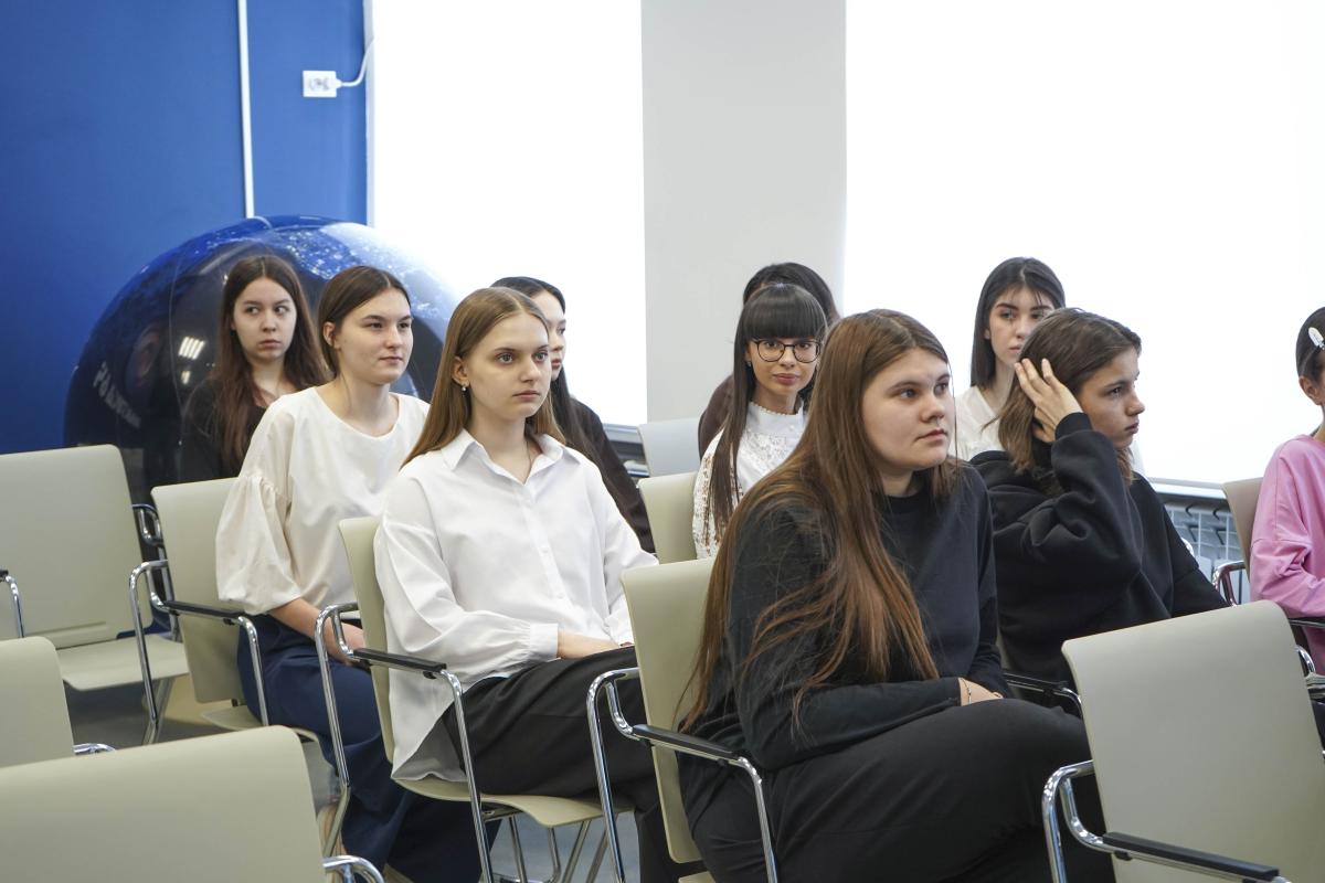 В центре «Галактика 64» завершилась профильная смена Вавиловского университета Фото 2