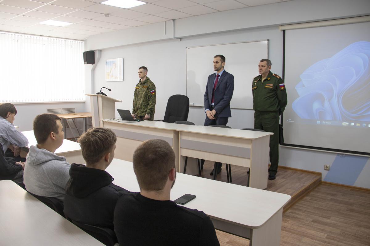 Студенты Вавиловского университета встретились с бойцами войск беспилотных систем