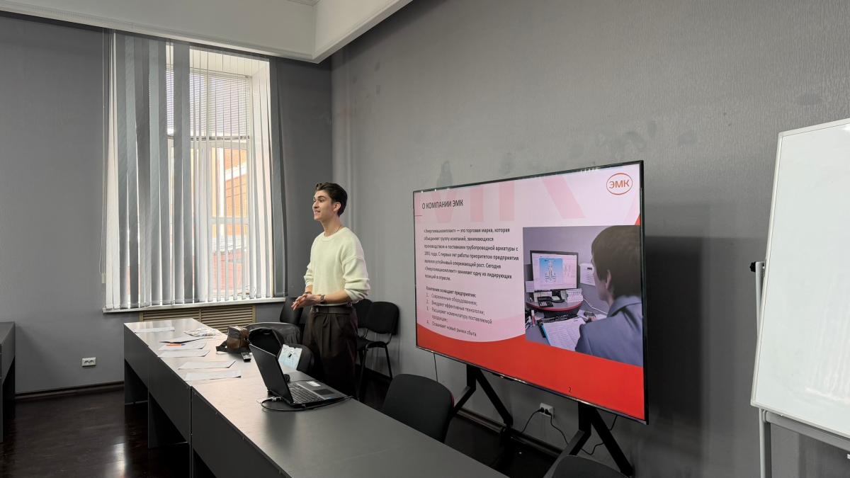 встреча студентов с сотрудником АО «Научно-производственное объединение “Энергомашкомплект” на кафедре "Техническое обеспечение АПК" Фото 2