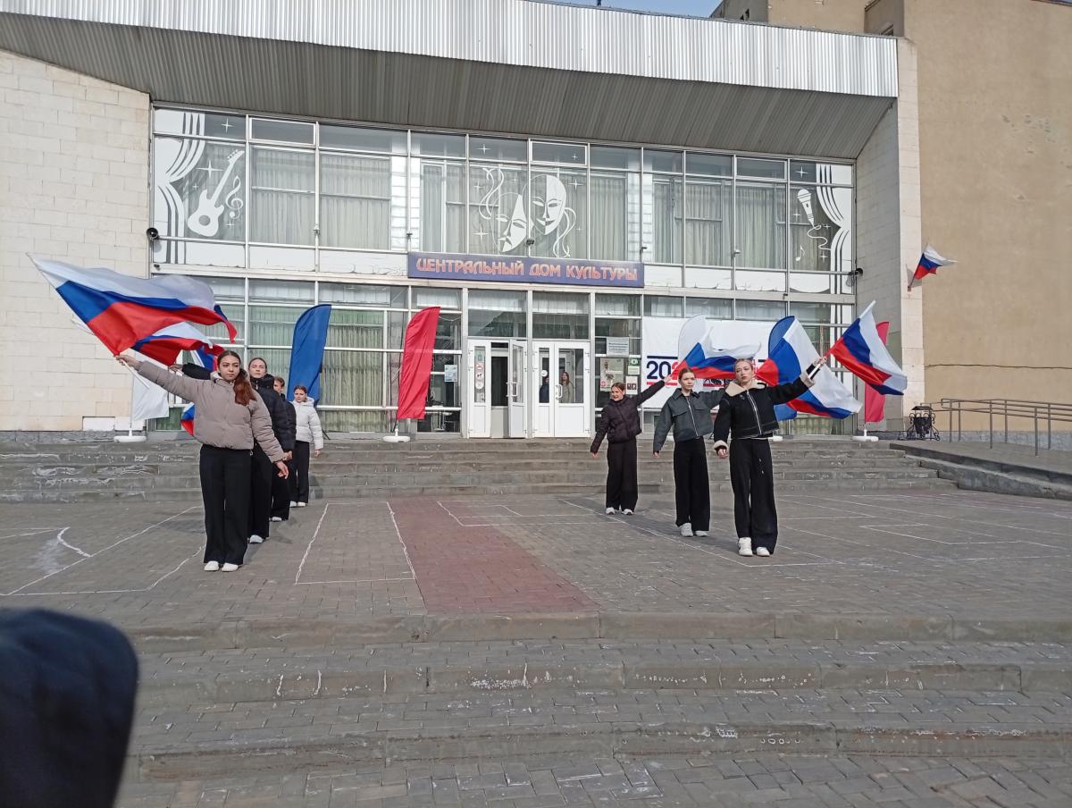 Студенты Марксовского филиала Вавиловского университета присоединились к акции «Крымская весна» Фото 3