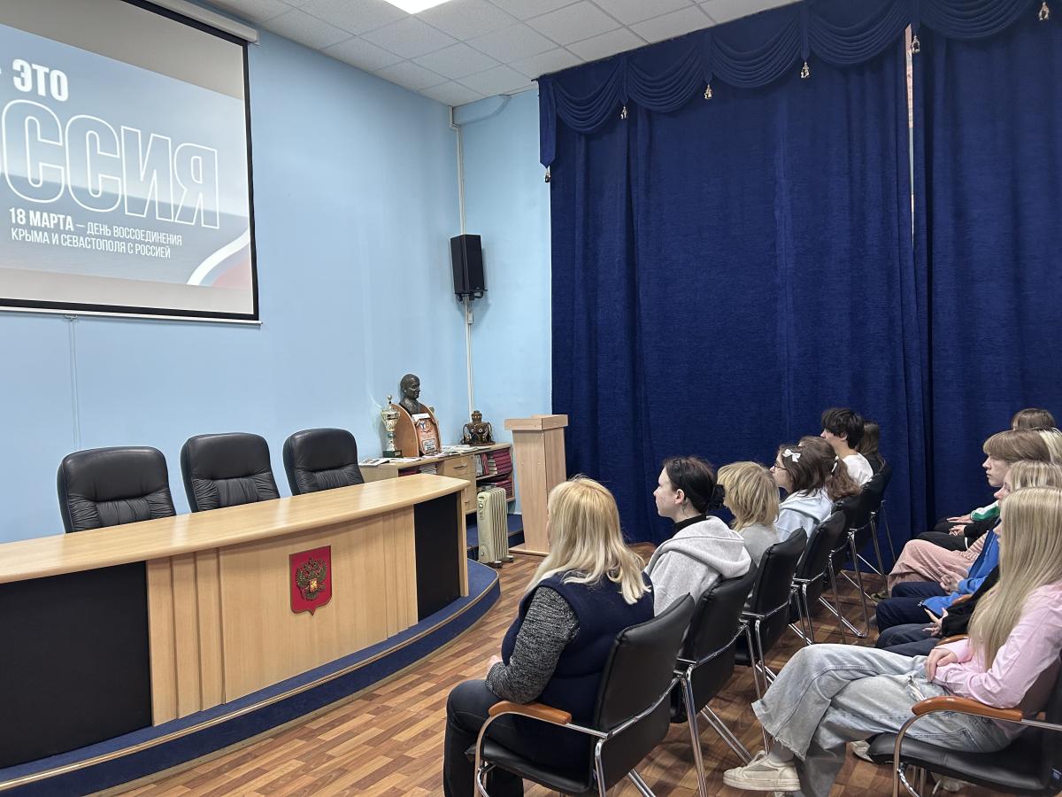 Студенты СКИП приняли участие в заседании кинолектория «Славные страницы истории» Фото 1