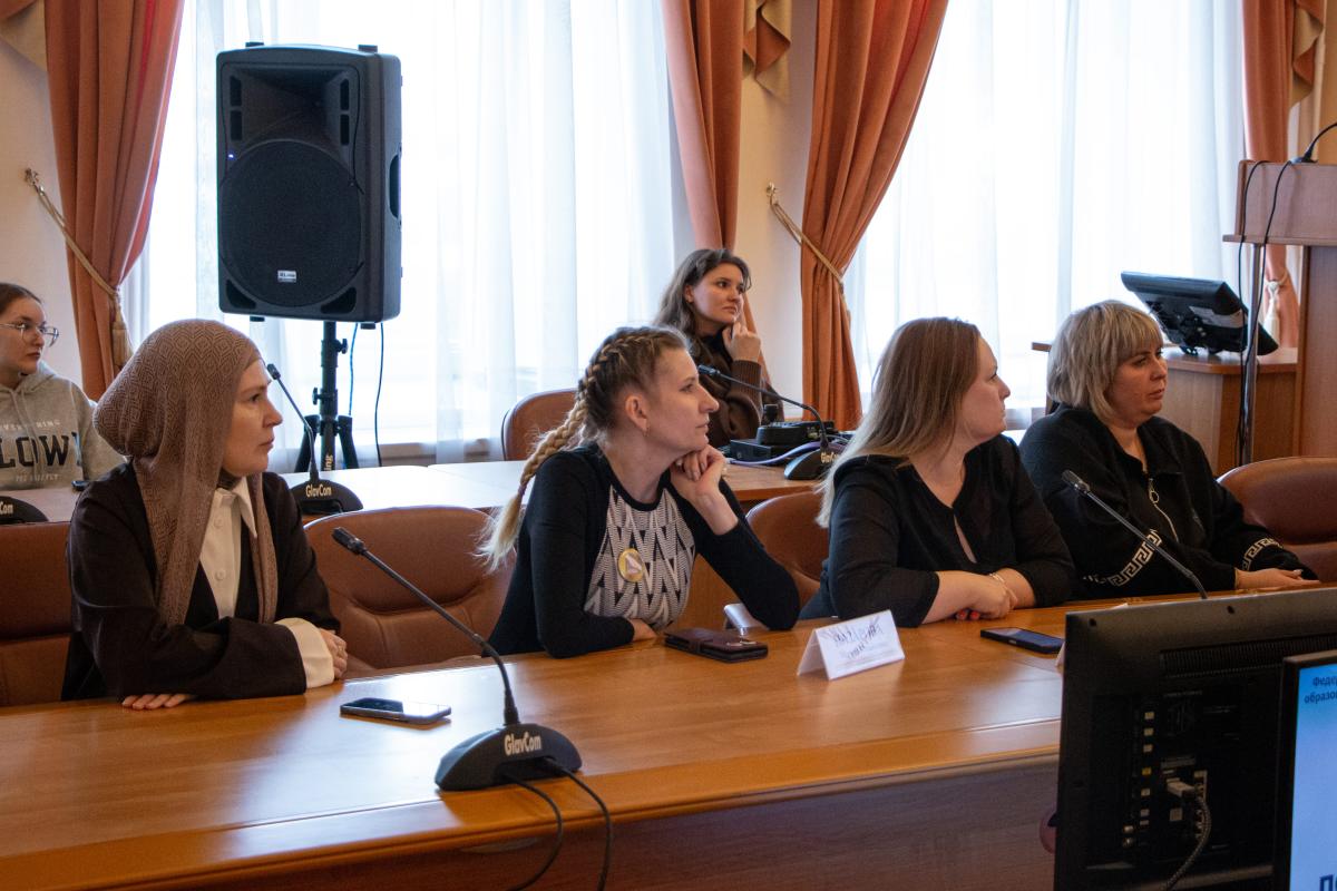 В вузе прошел круглый стол «Студенчество и семья: Поддержка, возможности, перспективы Фото 5